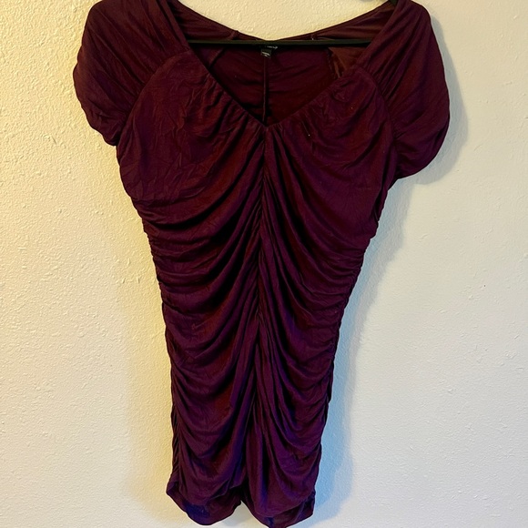 Ruched express plum vneck medium - Picture 1 of 4